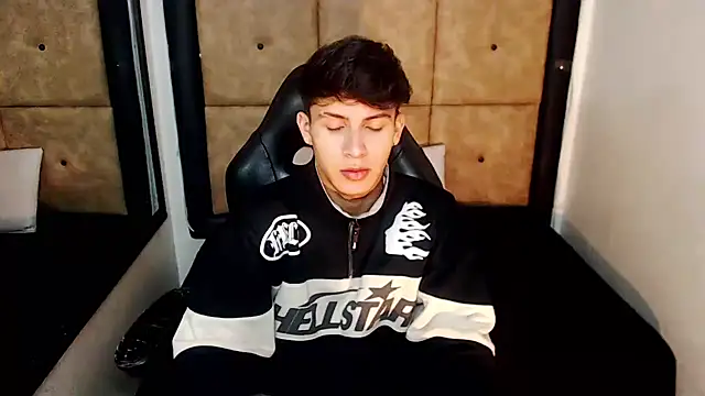 Snapshot of will_star_x chatting on September 12, 1:22 pm will star x online show from September 12, 1:22 pm