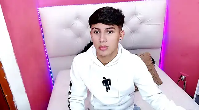 Snapshot of will_star_x chatting on December 11, 3:05 pm will star x online show from December 11, 3:05 pm