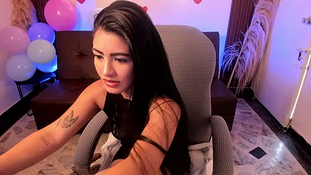 lunaalynch online show from April 9, 8:04 pm