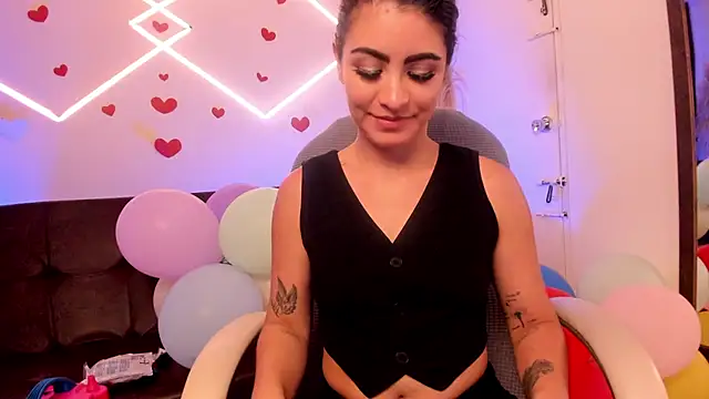 lunaalynch online show from April 14, 11:54 pm