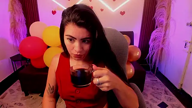 Snapshot of lunaalynch chatting on April 21, 8:48 pm lunaalynch online show from April 21, 8:48 pm
