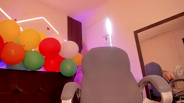 lunaalynch online show from March 28, 8:32 pm