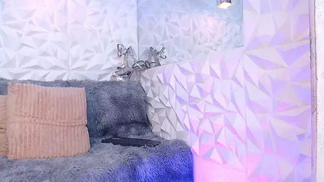 Snapshot of taylorbunny_x chatting on February 27, 9:50 am taylorbunny x online show from February 27, 9:50 am