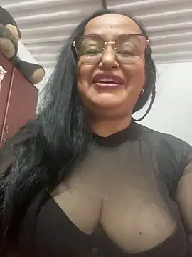 Snapshot of GiaNahomi chatting on January 6, 11:30 pm GiaNahomi online show from January 6, 11:30 pm