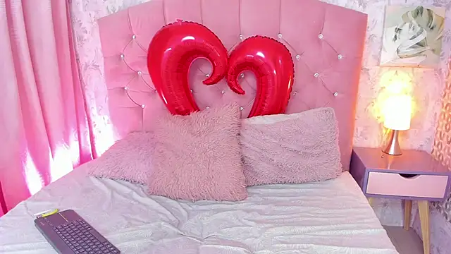 Snapshot of blaiine_colfer chatting on February 10, 3:24 am blaiine colfer online show from February 10, 3:24 am