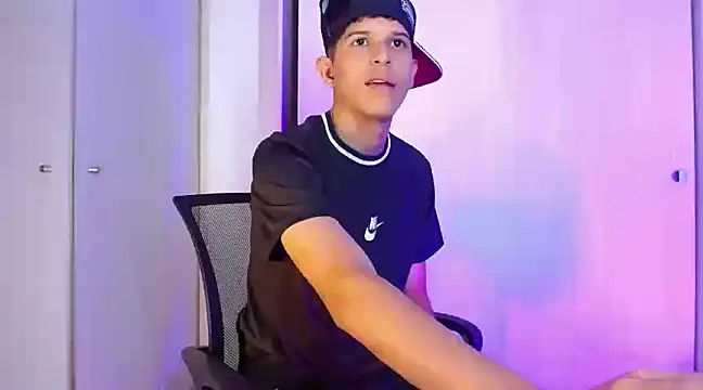 LiamGadiell online show from December 14, 1:49 am