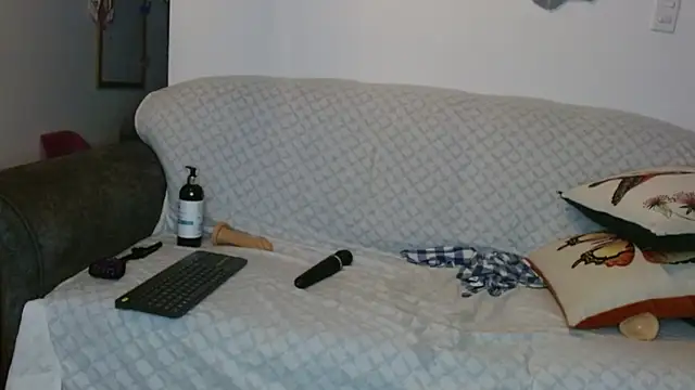 Snapshot of Vanessa_Aniston chatting on November 11, 9:15 am Vanessa Aniston online show from November 11, 9:15 am