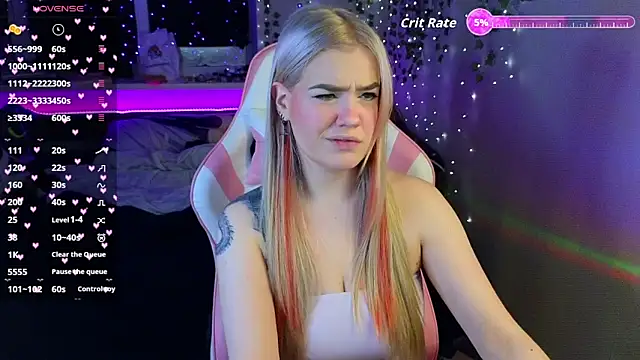 RedVelveten online show from December 17, 5:40 pm