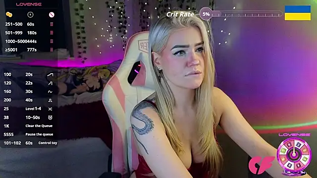 RedVelveten online show from October 6, 7:14 pm