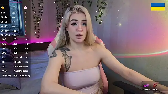 RedVelveten online show from September 20, 6:18 am