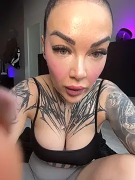 Snapshot of PalinaPr chatting on November 10, 11:15 am PalinaPr online show from November 10, 11:15 am