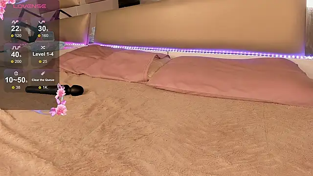 Mis  lola online show from December 12, 11:03 pm