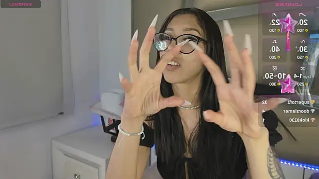 Mis  lola online show from December 3, 10:45 pm