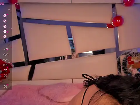 Mis  lola online show from December 19, 9:39 pm