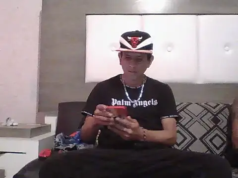 oiram27 online show from November 3, 9:40 pm