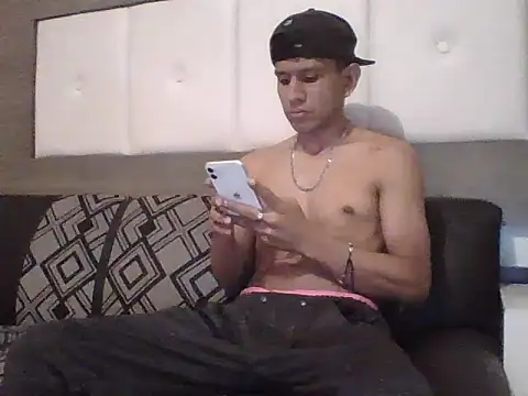 oiram27 online show from November 18, 7:50 pm