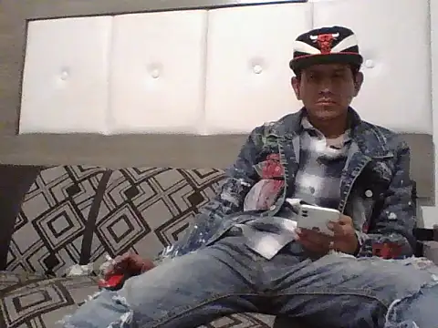 oiram27 online show from November 6, 4:11 pm