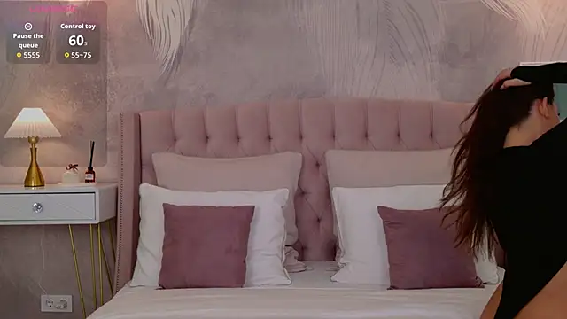 milaleoneli online show from April 5, 3:08 pm