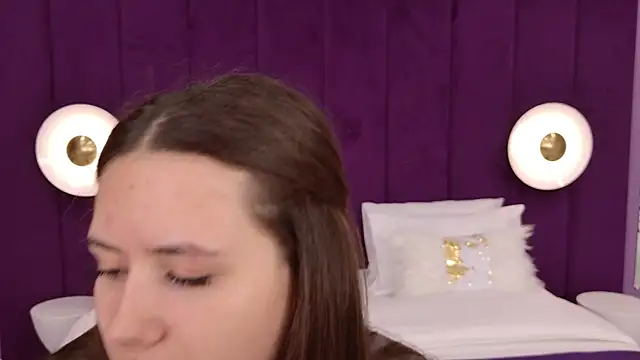 milaleoneli online show from March 17, 12:25 pm