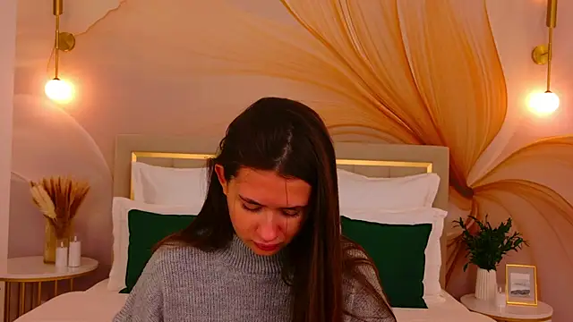 milaleoneli online show from April 14, 2:44 pm