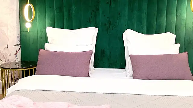 milaleoneli online show from March 4, 2:58 pm