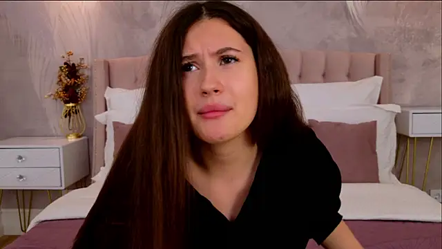 milaleoneli online show from November 5, 3:15 pm