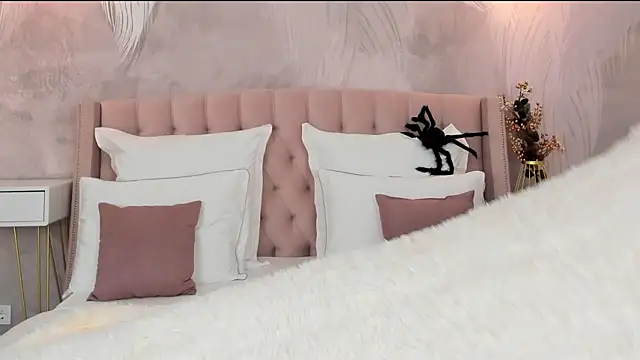 milaleoneli online show from October 21, 3:11 pm