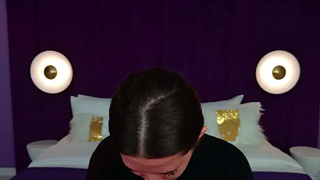 milaleoneli online show from March 18, 12:39 pm