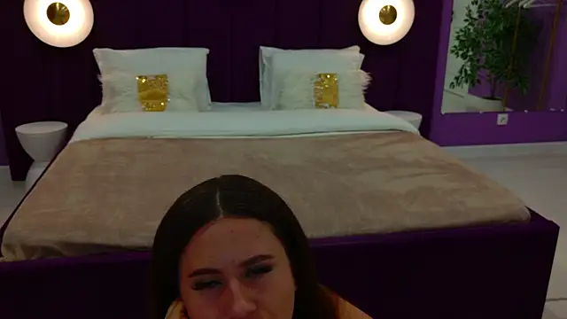 milaleoneli online show from March 22, 12:25 pm