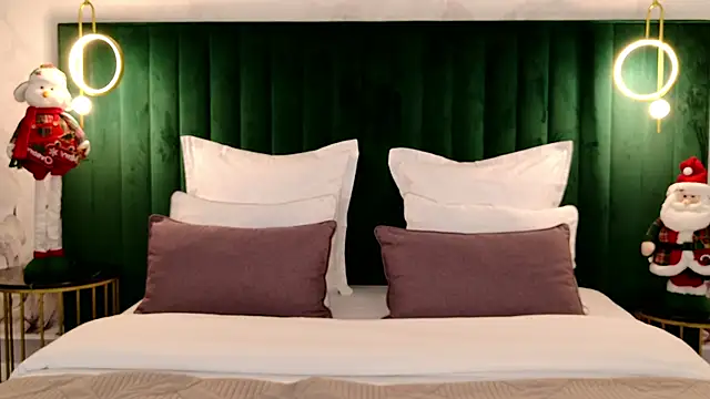 milaleoneli online show from December 2, 3:03 pm