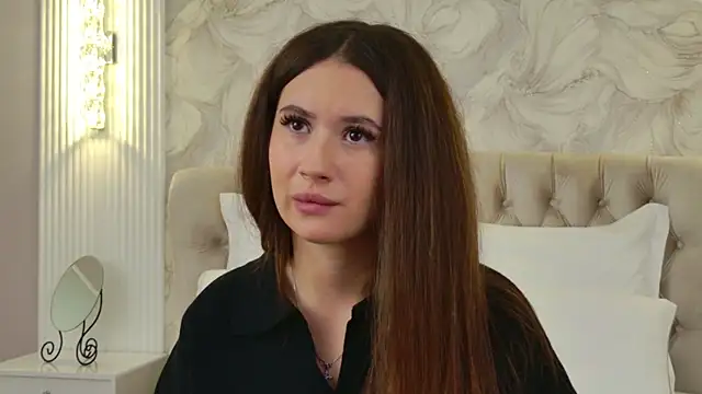 milaleoneli online show from September 21, 2:55 pm