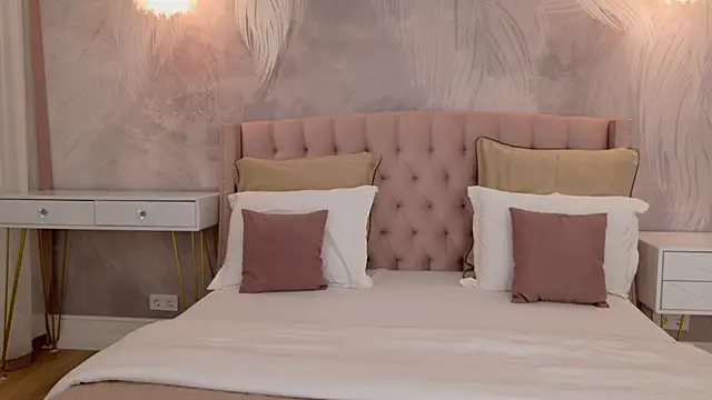 milaleoneli online show from September 17, 3:03 pm