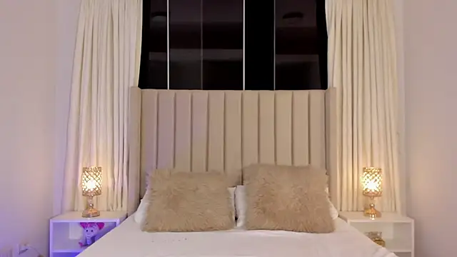 Aliison Smith online show from April 11, 3:36 am