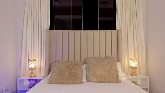 Aliison Smith online show from April 9, 3:30 am