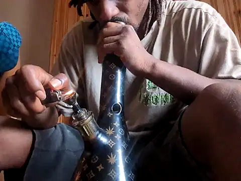Snapshot of Zaddywood60 chatting on July 8, 6:52 pm Zaddywood60 online show from July 8, 6:52 pm