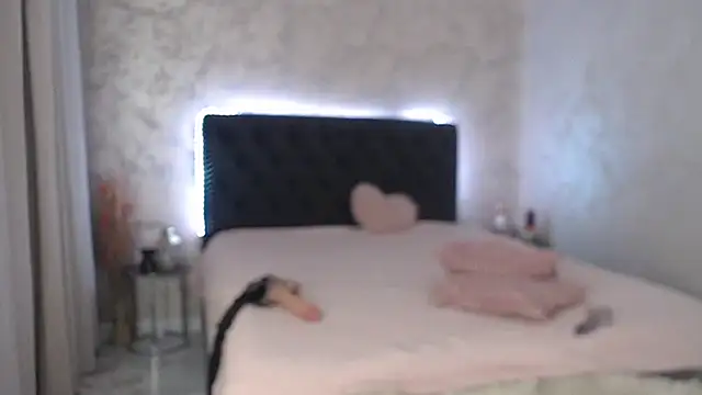 Snapshot of queenzoora chatting on February 10, 6:56 pm queenzoora online show from February 10, 6:56 pm