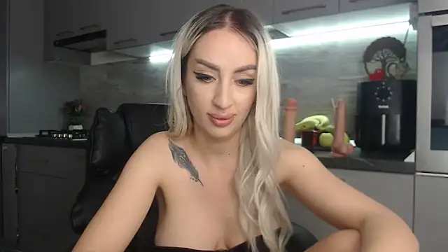 queenzoora online show from May 21, 10:07 pm