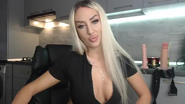 queenzoora online show from November 10, 10:59 pm