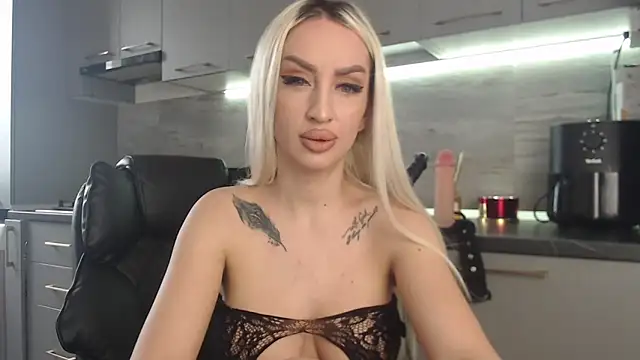 queenzoora online show from February 26, 10:37 am