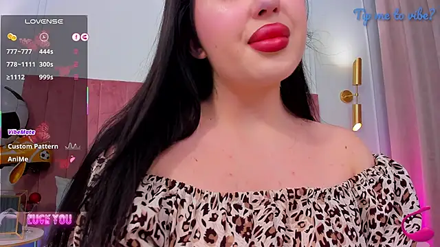 Snapshot of Mayzzie chatting on June 27, 7:20 pm Mayzzie online show from June 27, 7:20 pm