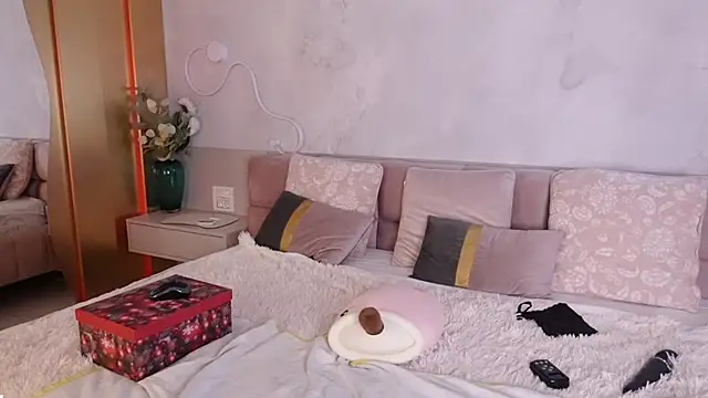 Snapshot of JullyBlair chatting on March 6, 8:41 am JullyBlair online show from March 6, 8:41 am