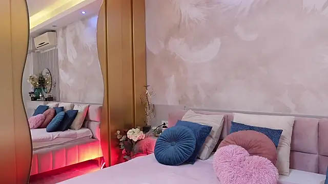 Snapshot of JullyBlair chatting on October 25, 4:00 am JullyBlair online show from October 25, 4:00 am