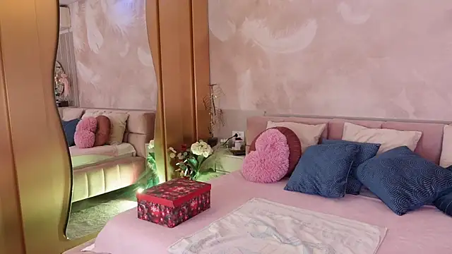 Snapshot of JullyBlair chatting on October 15, 4:44 am JullyBlair online show from October 15, 4:44 am