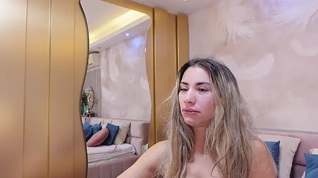 Snapshot of JullyBlair chatting on October 24, 4:44 am JullyBlair online show from October 24, 4:44 am