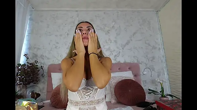 Snapshot of JullyBlair chatting on September 28, 5:14 am JullyBlair online show from September 28, 5:14 am