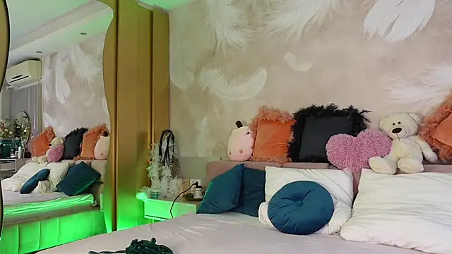 JullyBlair online show from May 28, 4:31 am