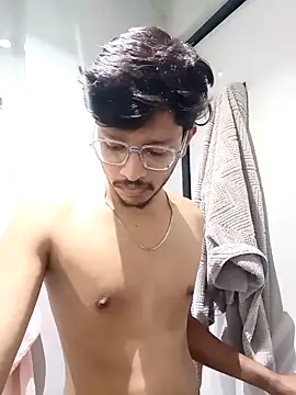 skinnyyyyyyyyy online show from April 2, 3:13 am