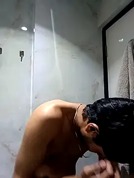 skinnyyyyyyyyy online show from February 21, 4:47 am