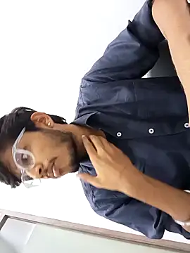 skinnyyyyyyyyy online show from February 15, 10:33 am