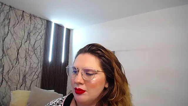 Snapshot of MartinaGuzmann chatting on March 17, 7:24 am MartinaGuzmann online show from March 17, 7:24 am